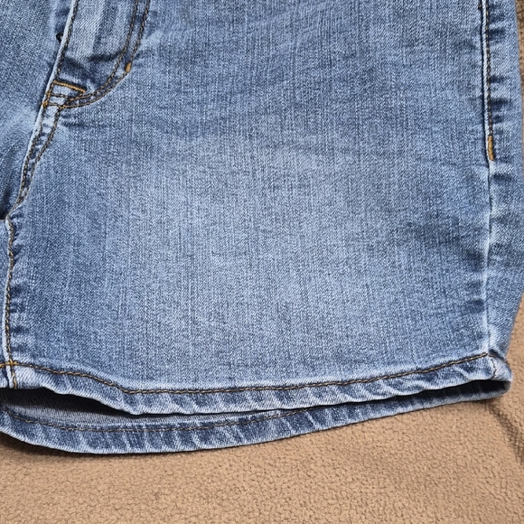 Apt. 9 Women's Classic Blue Jean Shorts - Picture 6 of 12